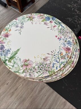 Williams Sonoma Floral Round Placemats 15” - set of 6